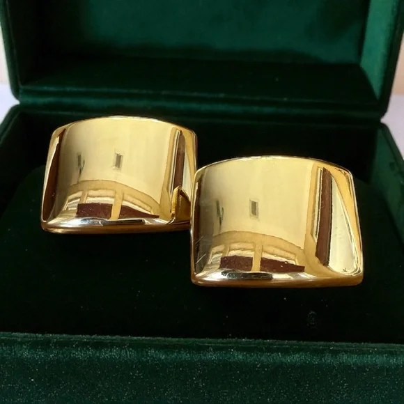 Vintage gold-tone pierced earrings - Picture 5 of 5